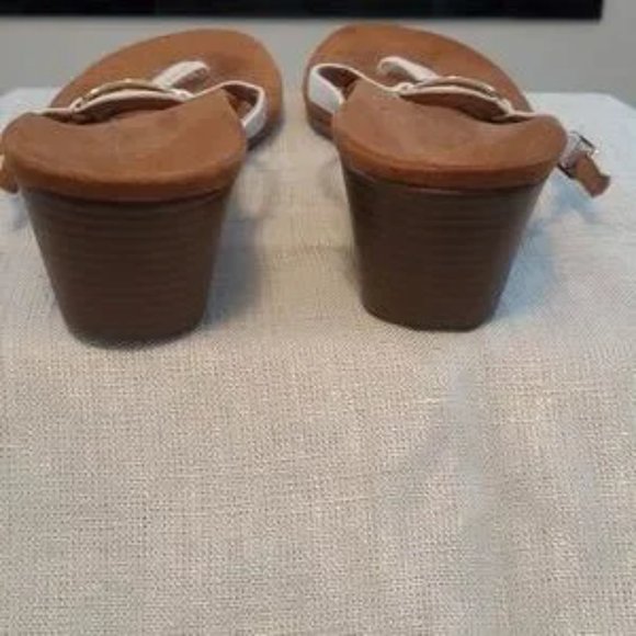 Vionic Karina Sandal Buff white/ Gold Size 11 - Picture 4 of 6